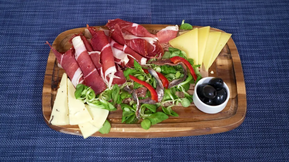 Prosciutto and bruschetta board at Miki's Food & Bar in Trogir