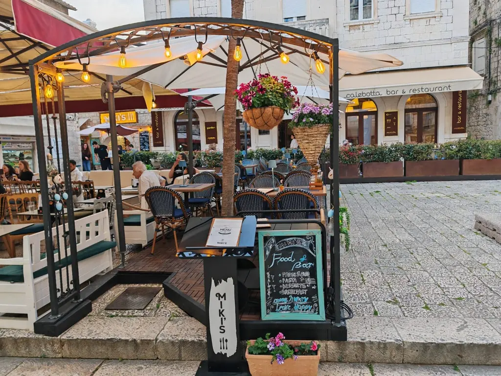 Outdoor restaurant seating at Miki's Food & Bar Trogir