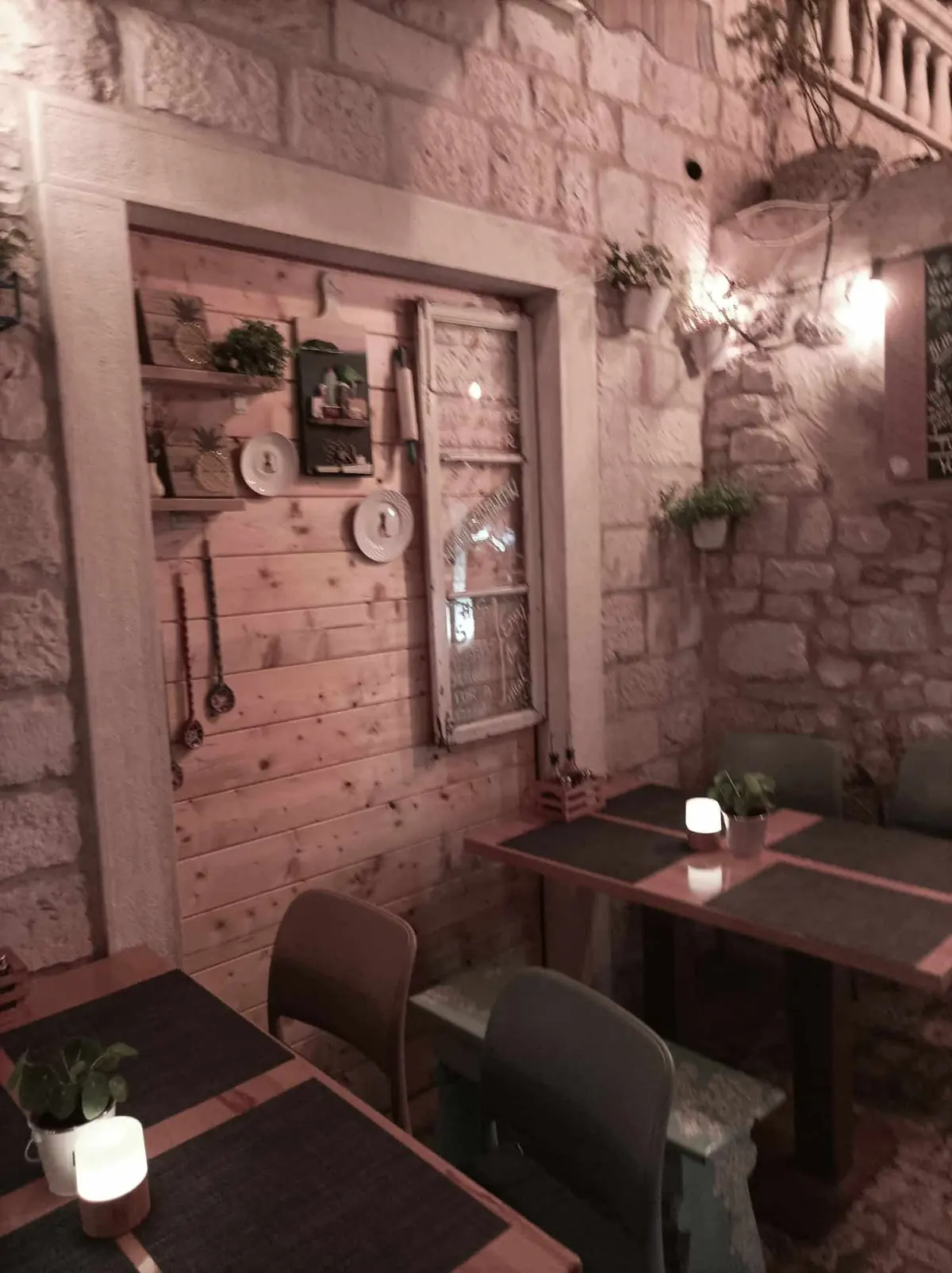 Stone wall lounge corner at Miki's Food & Bar Trogir